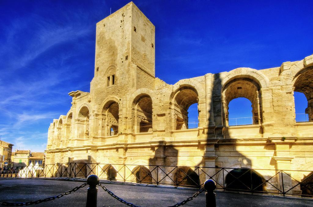 Entre Nimes Et Arles Bellegarde (Gard) Exterior foto